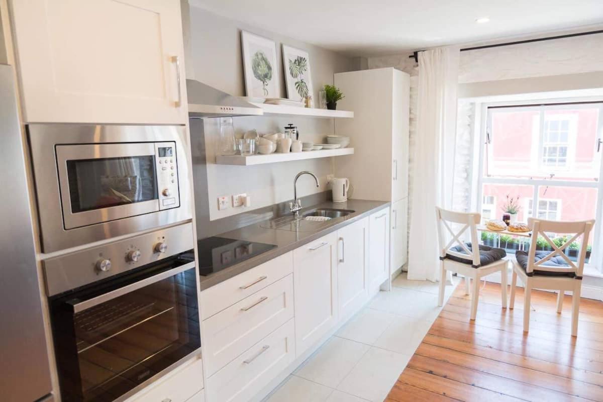 Apartments In Dingle Town Center 외부 사진