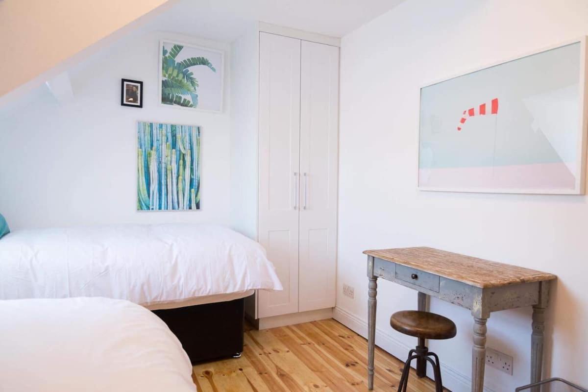 Apartments In Dingle Town Center 외부 사진