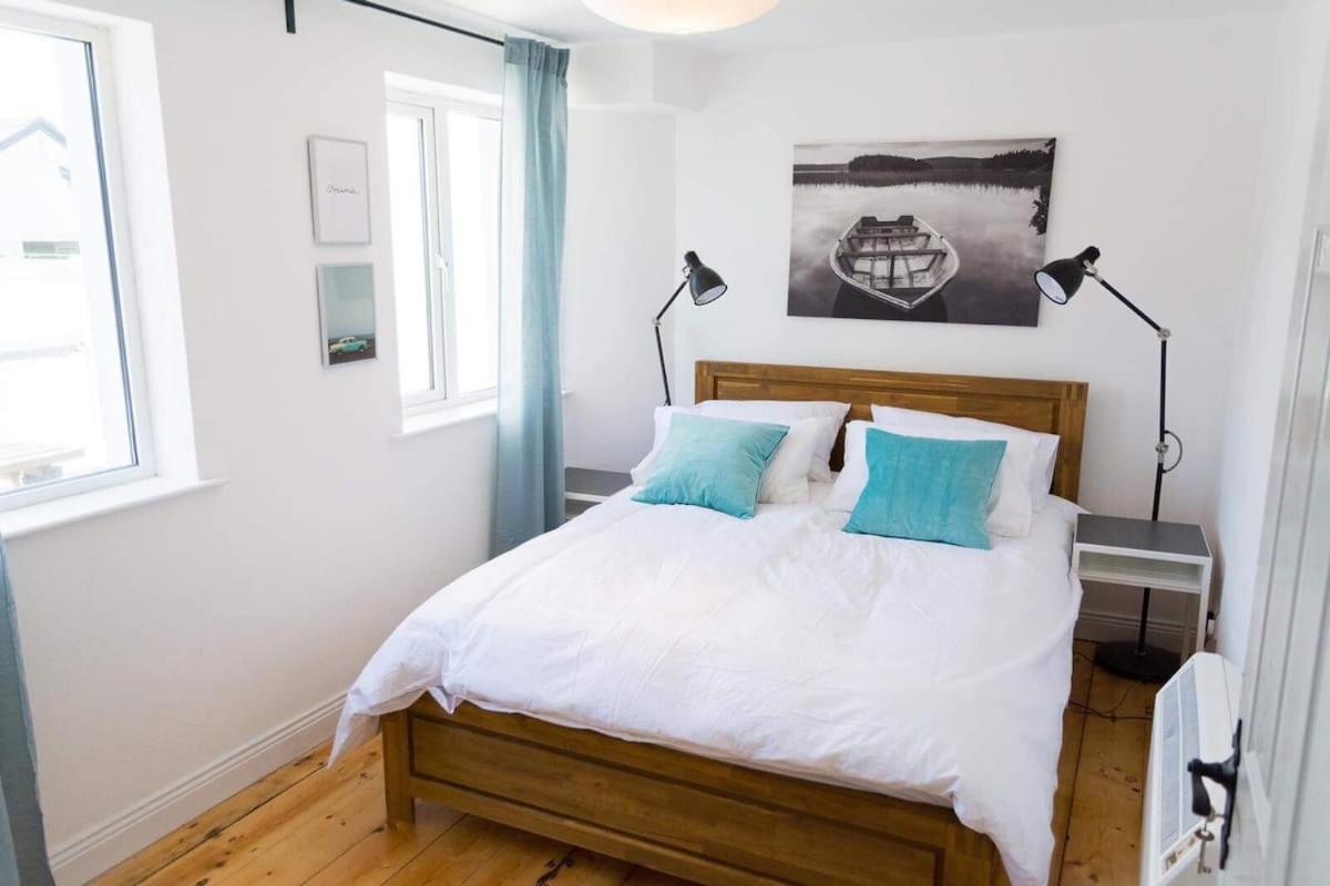 Apartments In Dingle Town Center 외부 사진